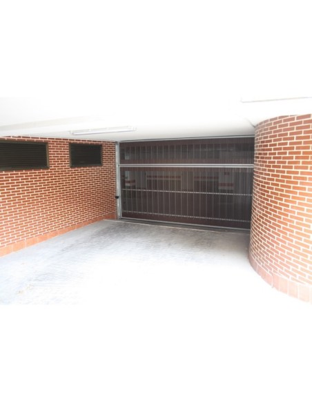 PLAZAS DE GARAJE  C/ BAROA 3 y 3A  Residencial Jardines Lakua)